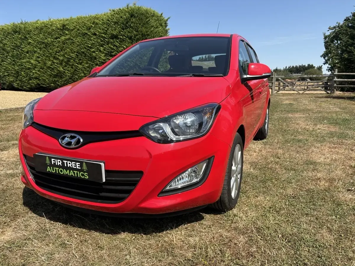 Used Hyundai i20 Active 99 HP (72 kW) 2014 Red Hatchback