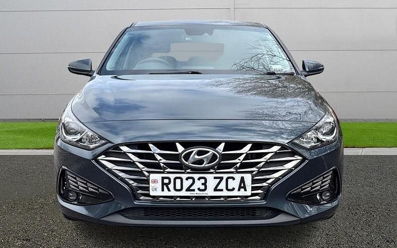 Used Hyundai i30 SE 120 HP (88 kW) 2023 Blue Hatchback