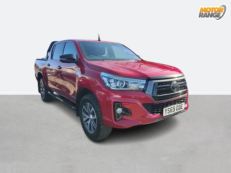 Used Toyota HiLux 150 HP (110 kW) 2019 Red Pickup