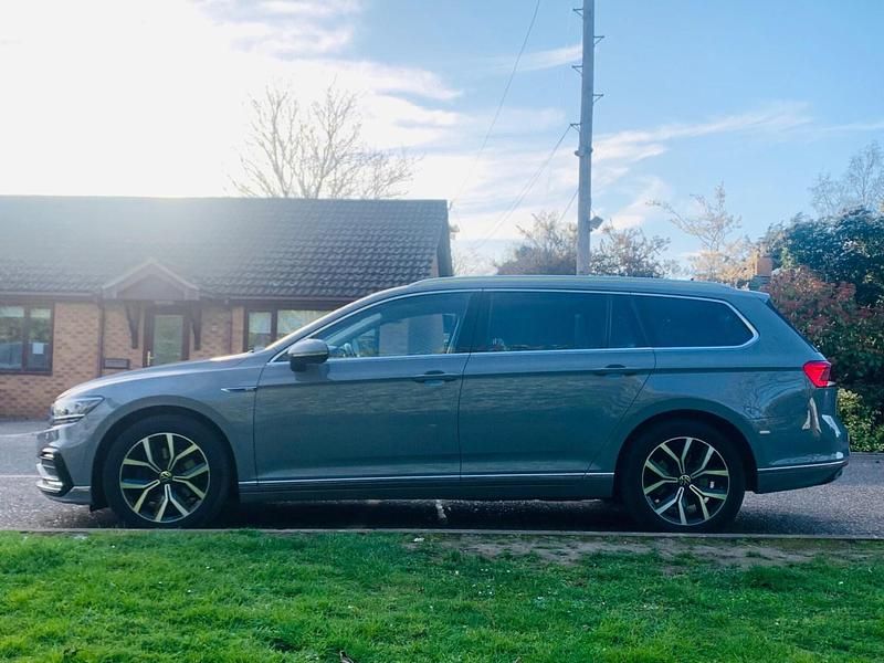 Begagnad VW Passat GTE 218 HK (160 kW) 2022 Grå Kombi