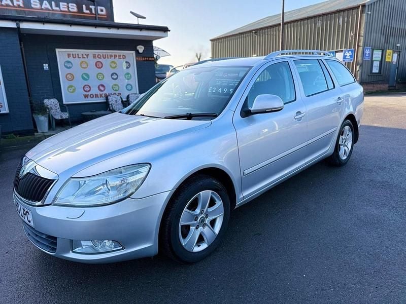 Silver Used 2010 Skoda Octavia Elegance Estate | £2,495 (A bit pricey) - Image 1/4