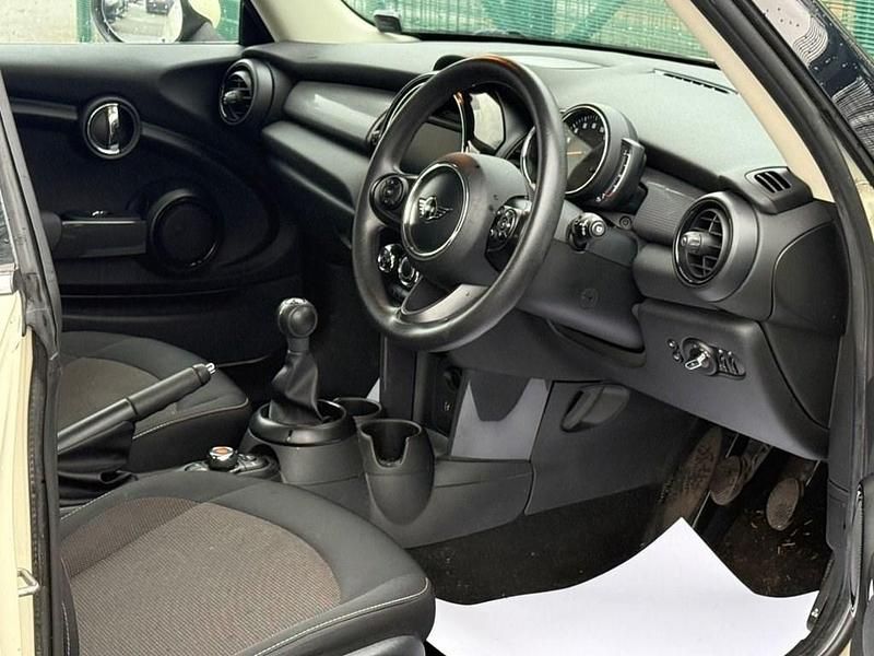 Used Mini Cooper Hatch 136 HP (100 kW) 2018 White Hatchback