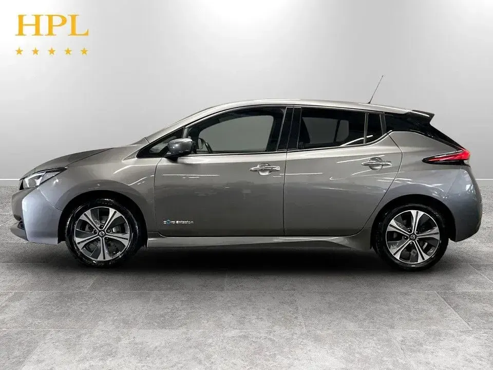Usado Nissan Leaf Tekna 110 kW (150 HP) 2019 Cinzento Citadino