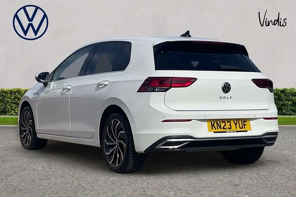 Second-hand VW Golf VIII Edition 147 CP (108 kW) 2023 Alb Hatchback