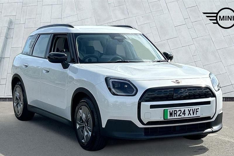 White Used 2024 Mini Countryman Classic SUV | £30,995 (Fair price) - Image 1/4