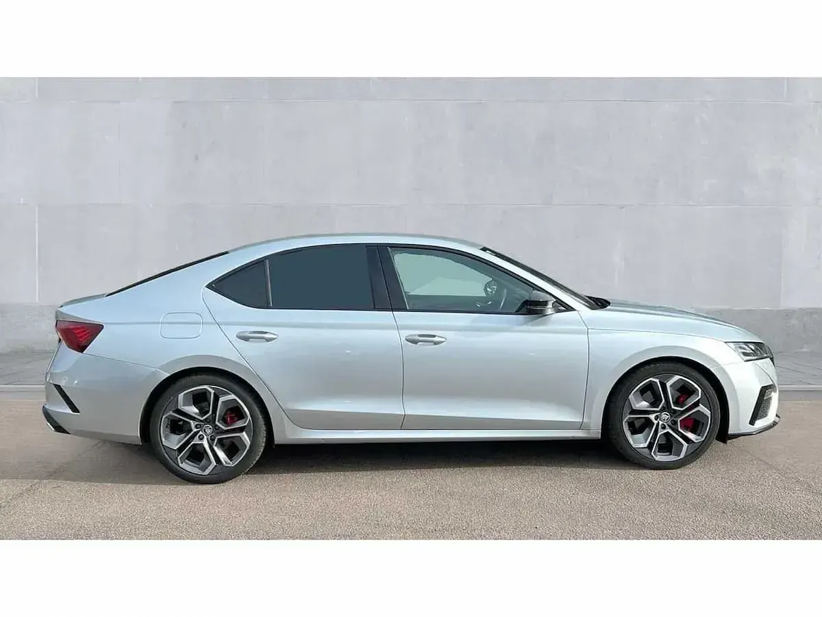 Usado Skoda Octavia vRS 245 HP (180 kW) 2021 Prateado Citadino