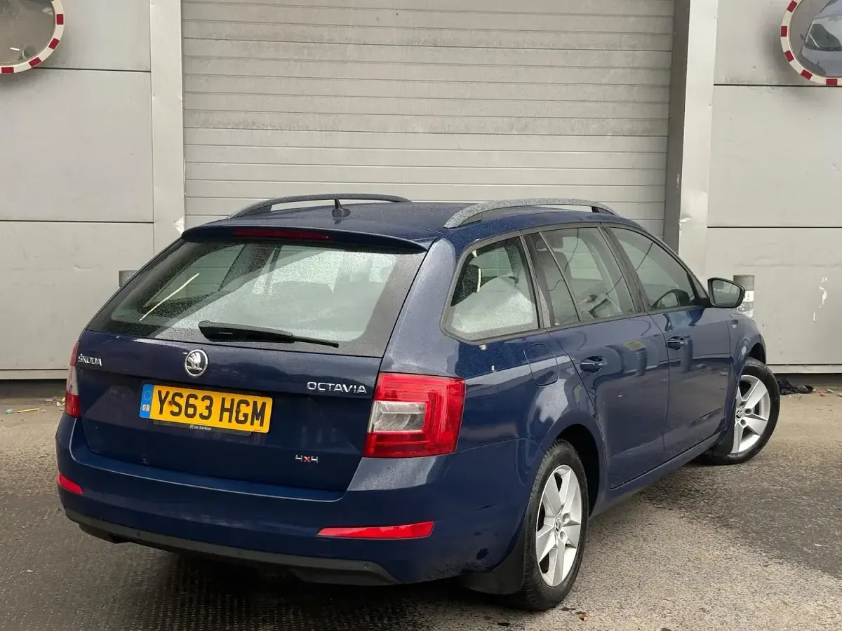 Used Skoda Octavia SE 150 HP (110 kW) 2014 Blue Estate