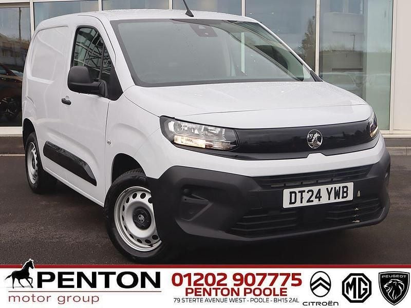 White Used 2024 Vauxhall Combo S MPV | £13,990 (Fair price) - Image 1/4