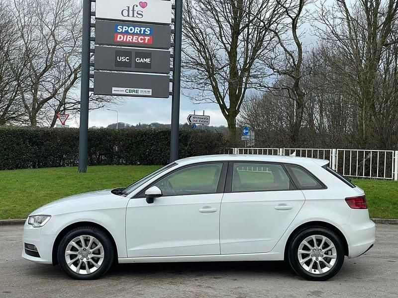 Used Audi A3 Sportback 110 HP (80 kW) 2015 White Hatchback