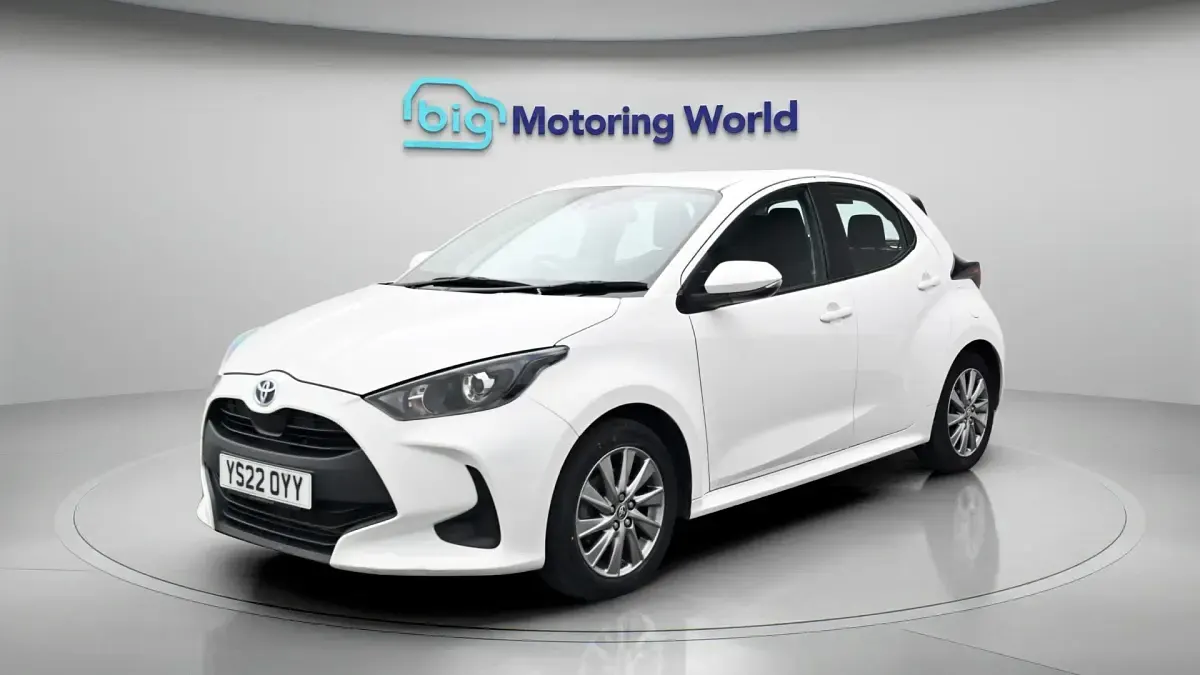 Used Toyota Yaris 116 HP (85 kW) 2022 White Hatchback