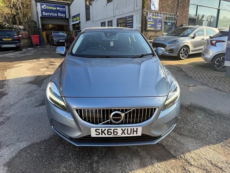 Used Volvo V40 Inscription 2016 Blue Hatchback