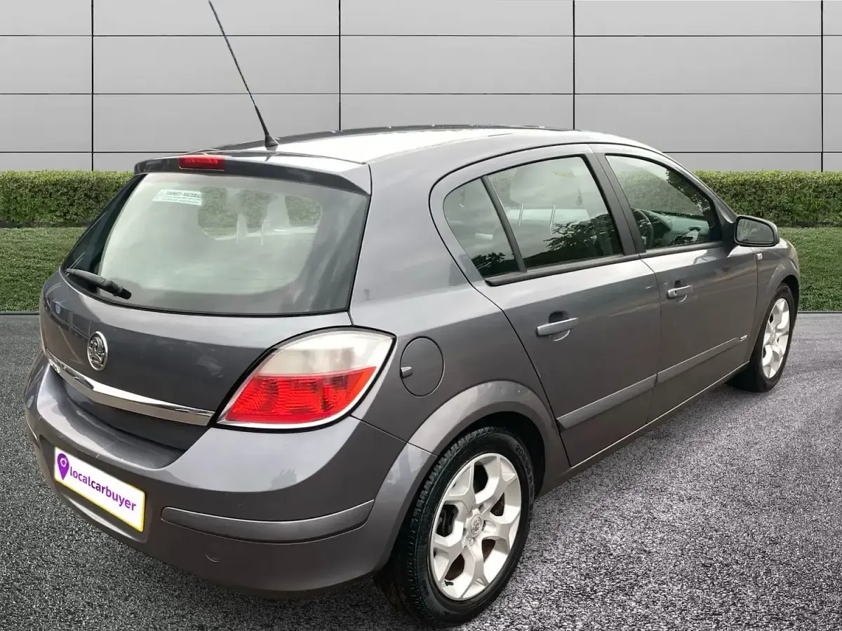 Used Vauxhall Astra 90 HP (66 kW) 2006 Grey Hatchback