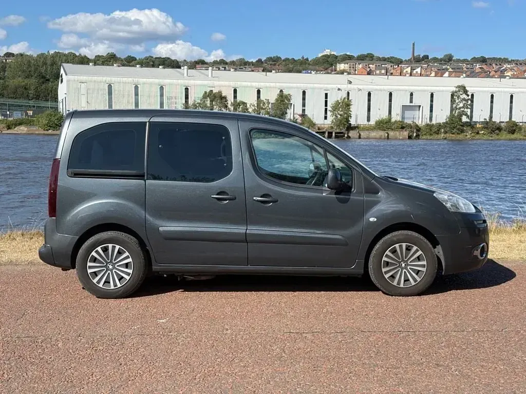 Used Peugeot Partner Tepee S 120 HP (88 kW) 2015 Grey MPV