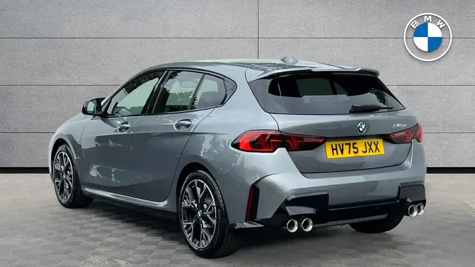 Nowe BMW M135 Shadowline 296 KM (217 kW) 2025 Szary Hatchback
