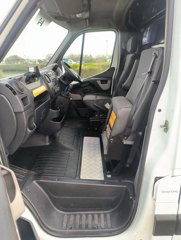 Used Renault Master Business 2016 White Van