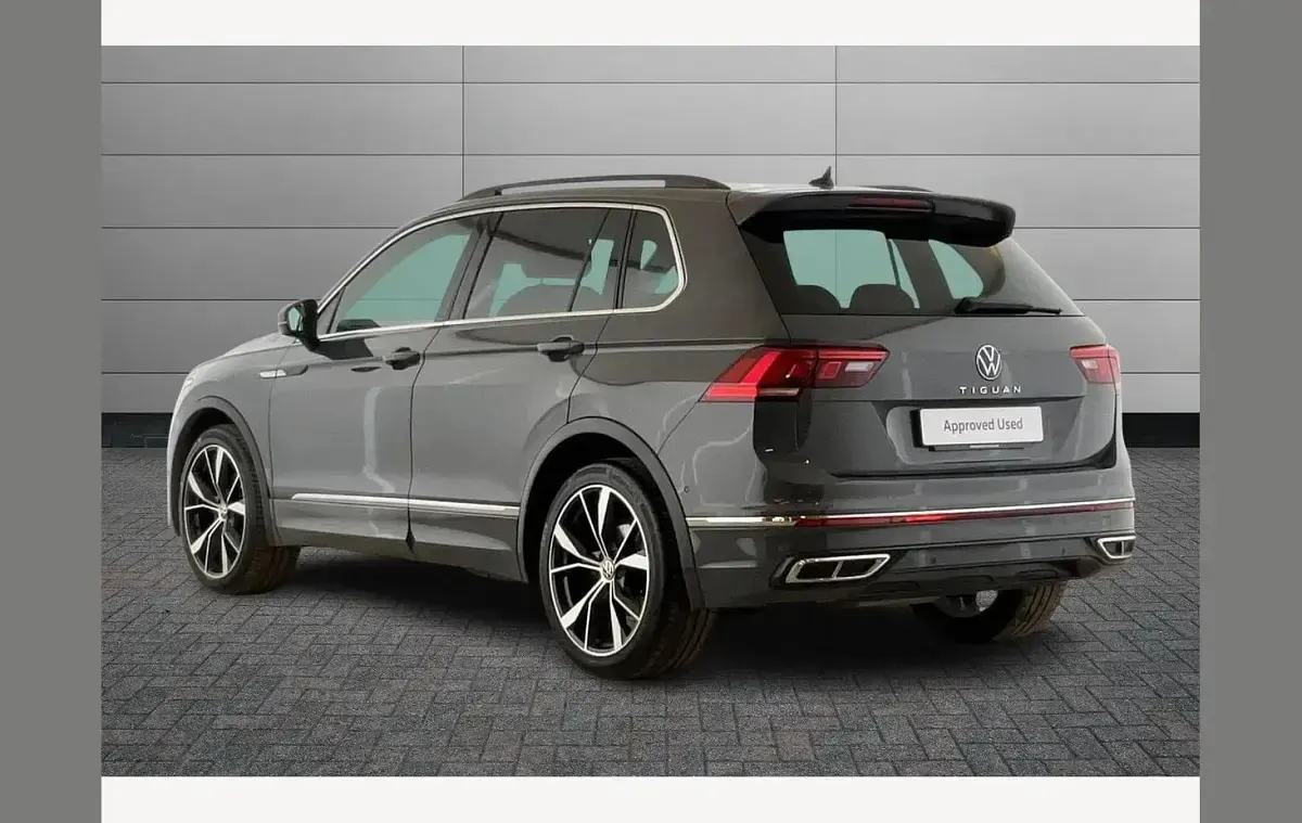 Usado VW Tiguan R-line 150 HP (110 kW) 2023 Cinzento SUV