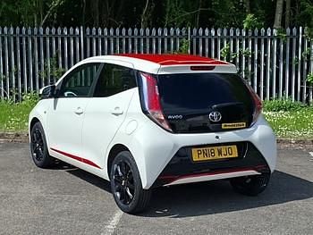 Usado Toyota Aygo x-press 68 HP (50 kW) 2018 Branco Citadino