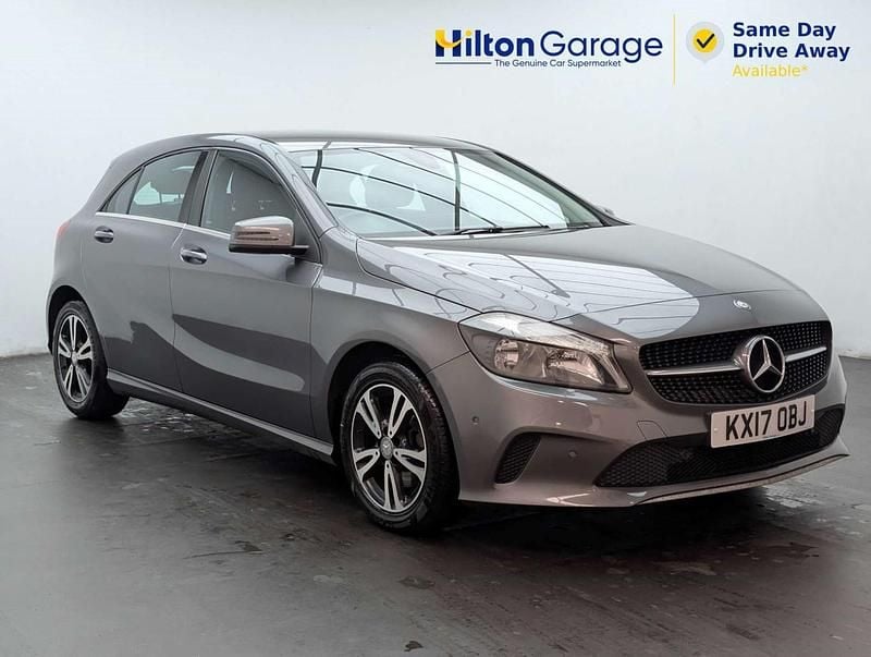 Begagnad Mercedes A160 Executive 2017 Grå Halvkombi