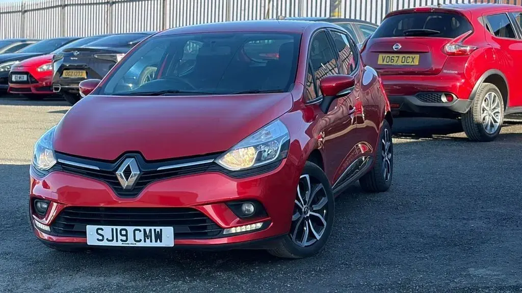 Used Renault Clio IV Play 90 HP (66 kW) 2019 Red Hatchback