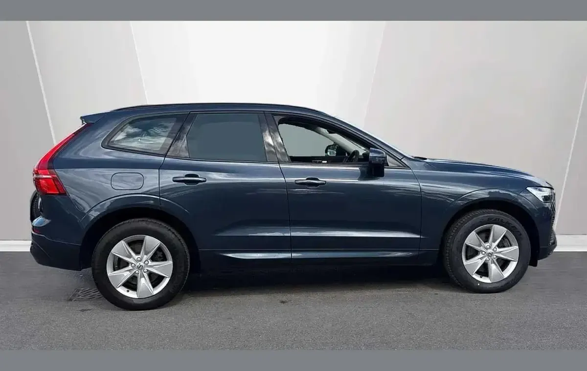 Used Volvo XC60 Momentum 194 HP (142 kW) 2022 Blue SUV