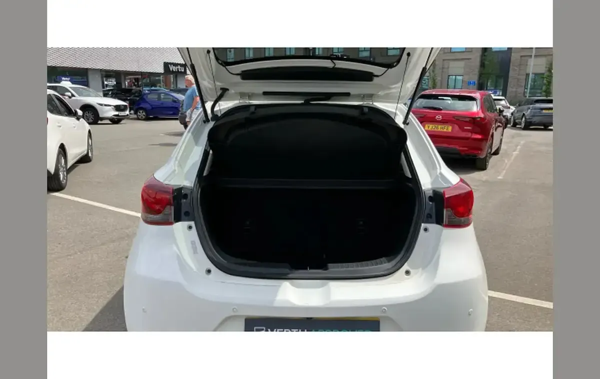 Used Mazda 2 Inclusive 88 HP (64 kW) 2022 White Hatchback