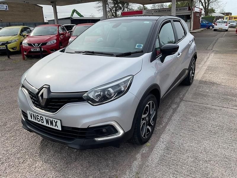 Second-hand Renault Captur Iconic 90 CP (66 kW) 2018 Negru SUV