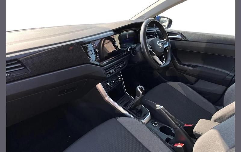 Used VW Polo Life 95 HP (69 kW) 2024 Blue Hatchback