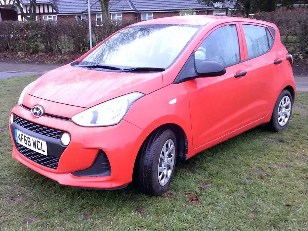 Begagnad Hyundai i10 67 HK (49 kW) 2018 Röd Halvkombi