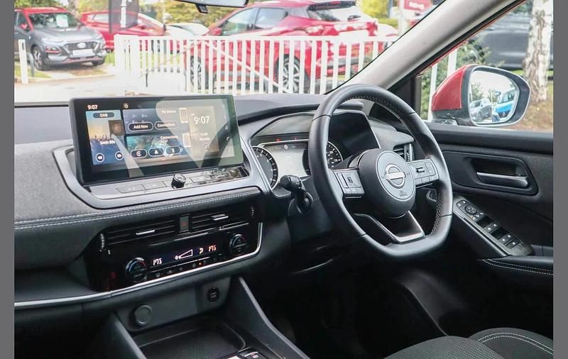 Used Nissan Qashqai Acenta Premium 187 HP (137 kW) 2025 Red SUV