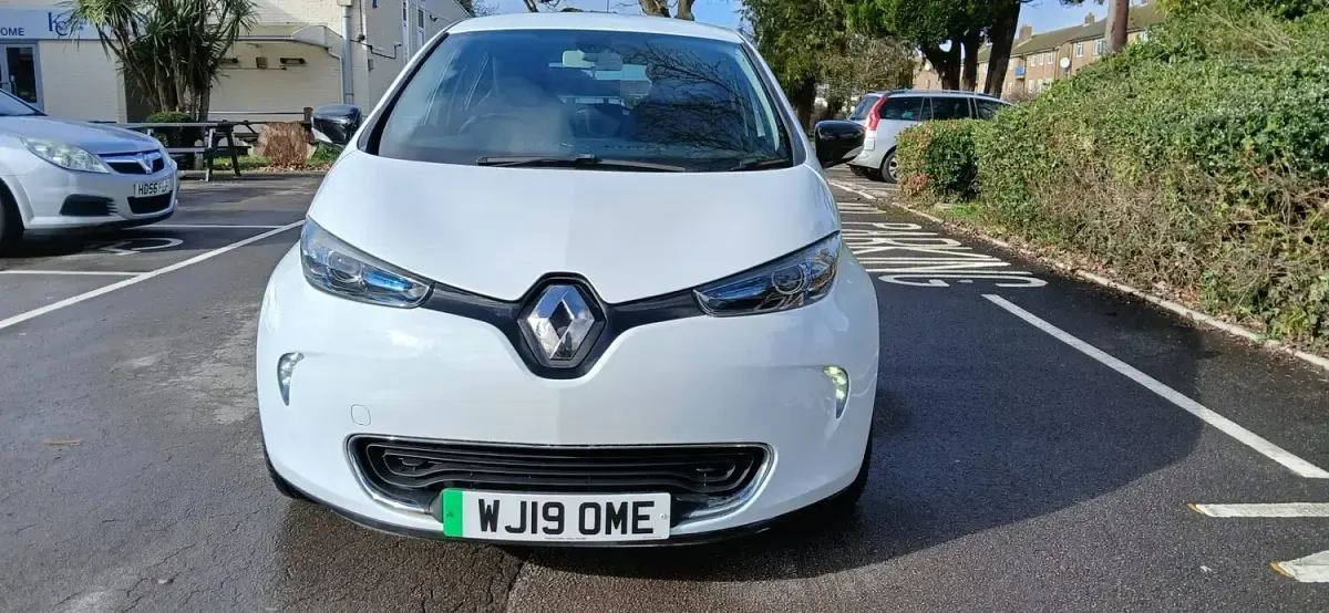 Used Renault Zoe Dynamique 80 kW (109 HP) 2019 White Hatchback