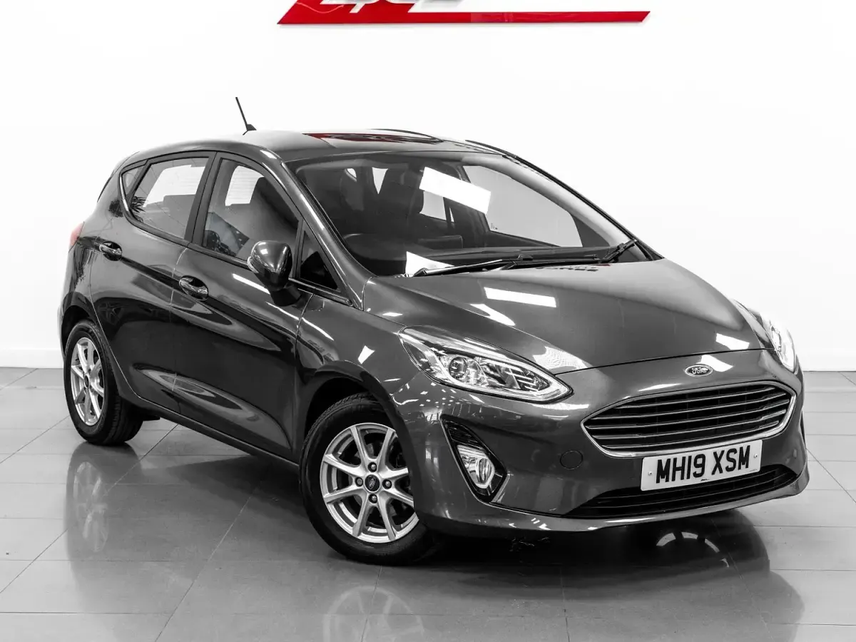 Usado Ford Fiesta Zetec 100 HP (73 kW) 2019 Cinzento Citadino