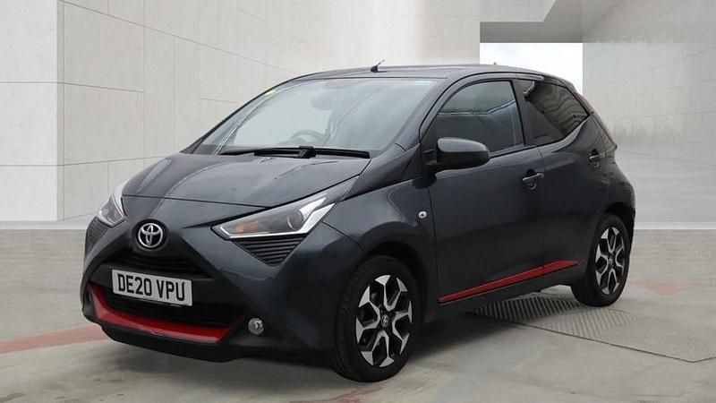 Usado Toyota Aygo Trend 71 HP (52 kW) 2020 Cinzento Citadino