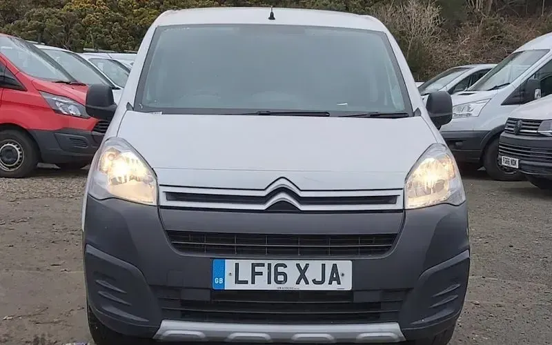 Used Citroën Berlingo XTR 90 HP (66 kW) 2016 White MPV