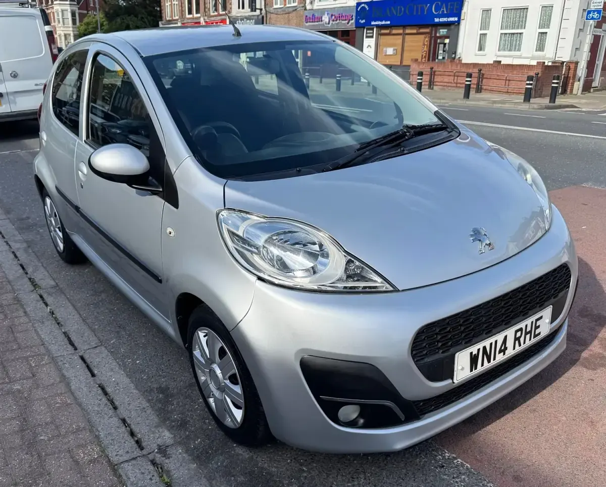 Second-hand Peugeot 107 Active 68 CP (50 kW) 2014 Argintiu Hatchback