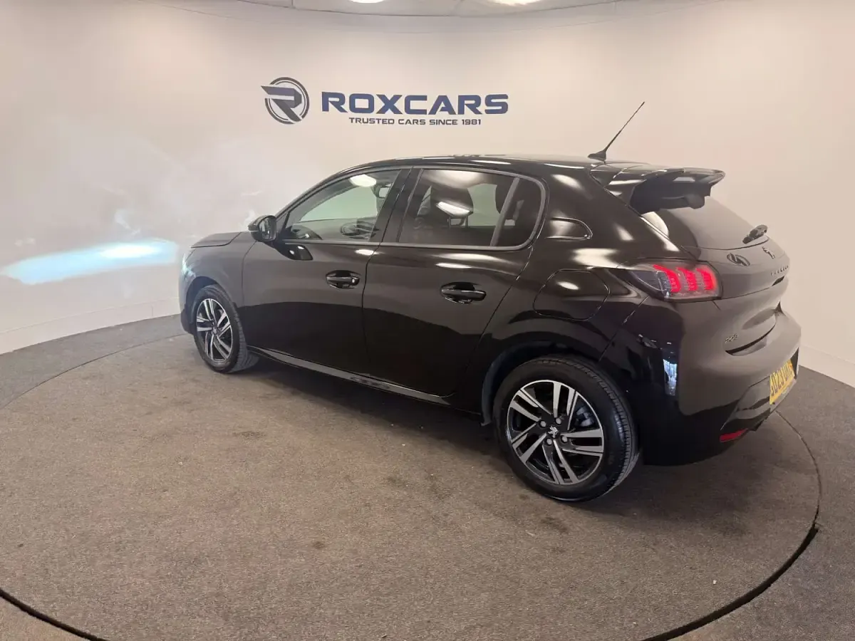 Used Peugeot 208 Allure+ 130 HP (95 kW) 2023 Black Hatchback