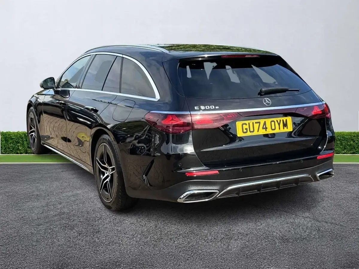 Usado Mercedes E300 AMG Line Premium 313 HP (230 kW) 2024 Preto Carrinha