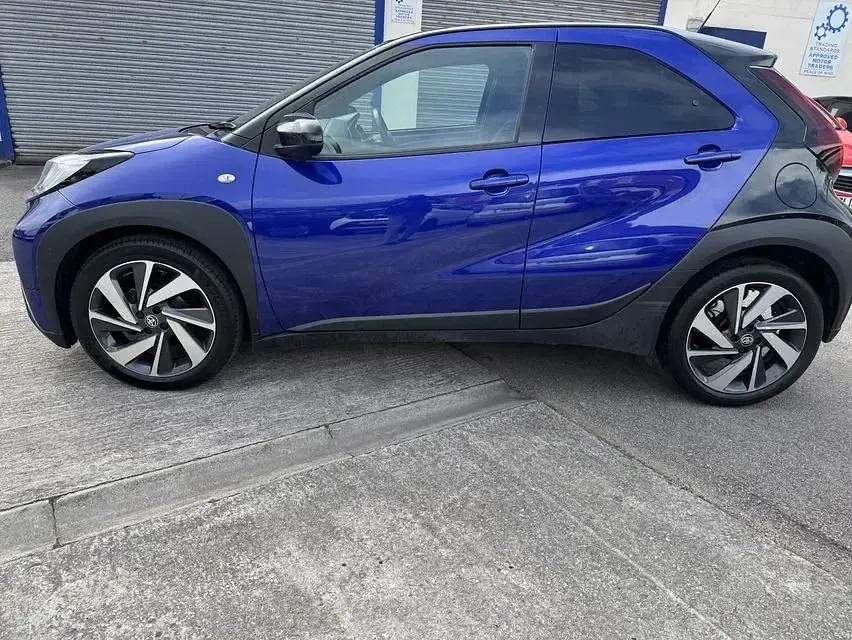 Used Toyota Aygo X 72 HP (52 kW) 2024 Blue SUV
