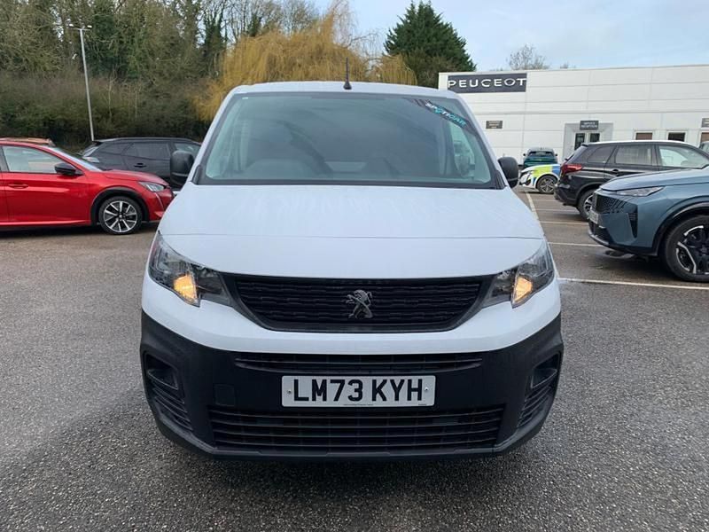Used Peugeot Partner Premium 102 HP (75 kW) 2023 White MPV