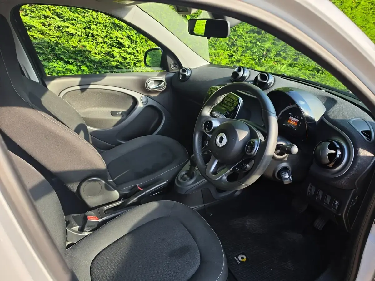 Used Smart ForFour Passion 71 HP (52 kW) 2016 Black Hatchback