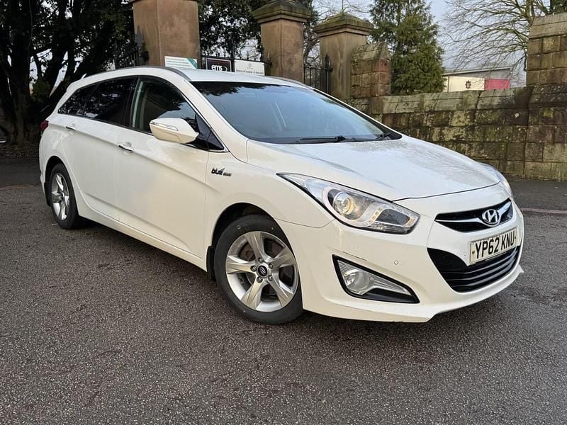 Used Hyundai i40 Style 136 HP (100 kW) 2012 White Estate
