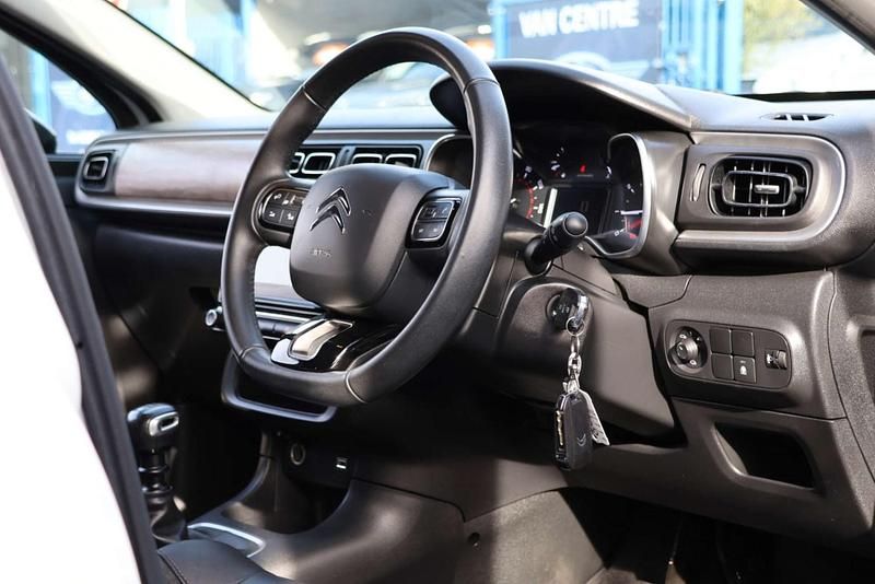 Used Citroën C3 PureTech 2022 White Hatchback