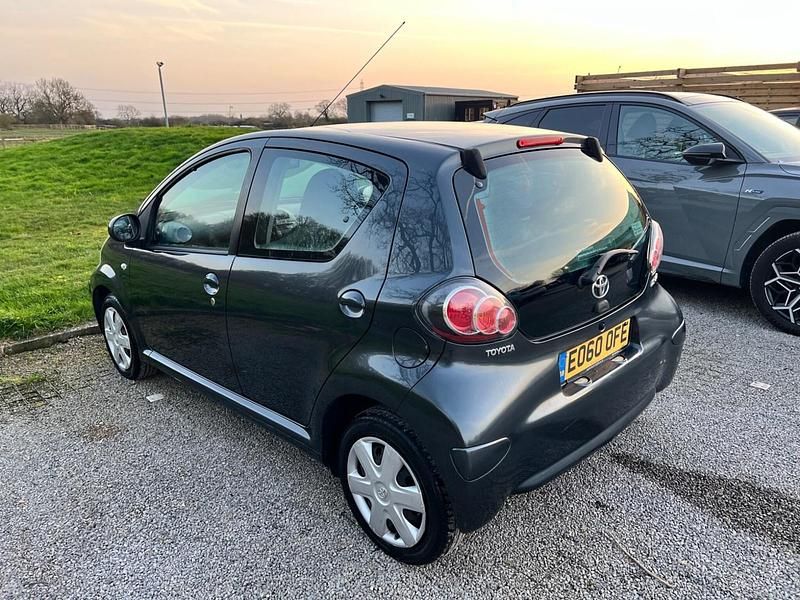 Used Toyota Aygo 67 HP (49 kW) 2010 Grey Hatchback