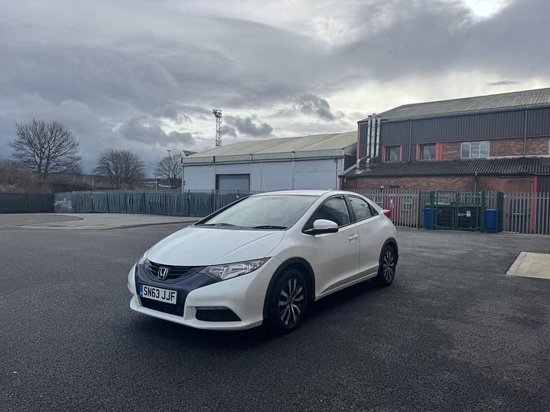 Used Honda Civic SE 2013 White Hatchback