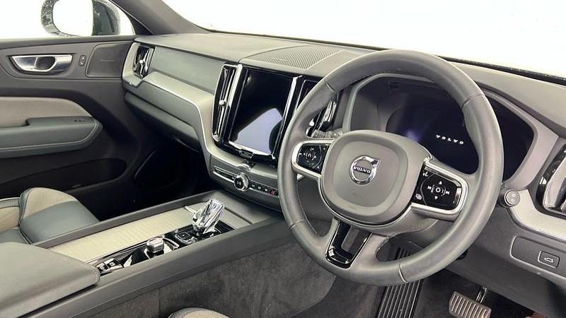 Usado Volvo XC60 Plus 247 HP (181 kW) 2023 Cinzento SUV