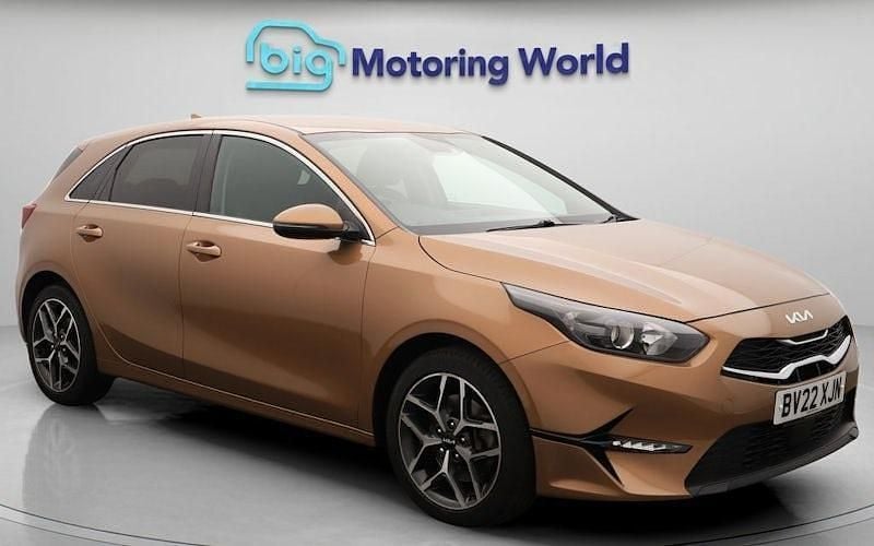 Used 2021 Kia Ceed 3 Hatchback | £14,100 (Fair price) - Image 1/2