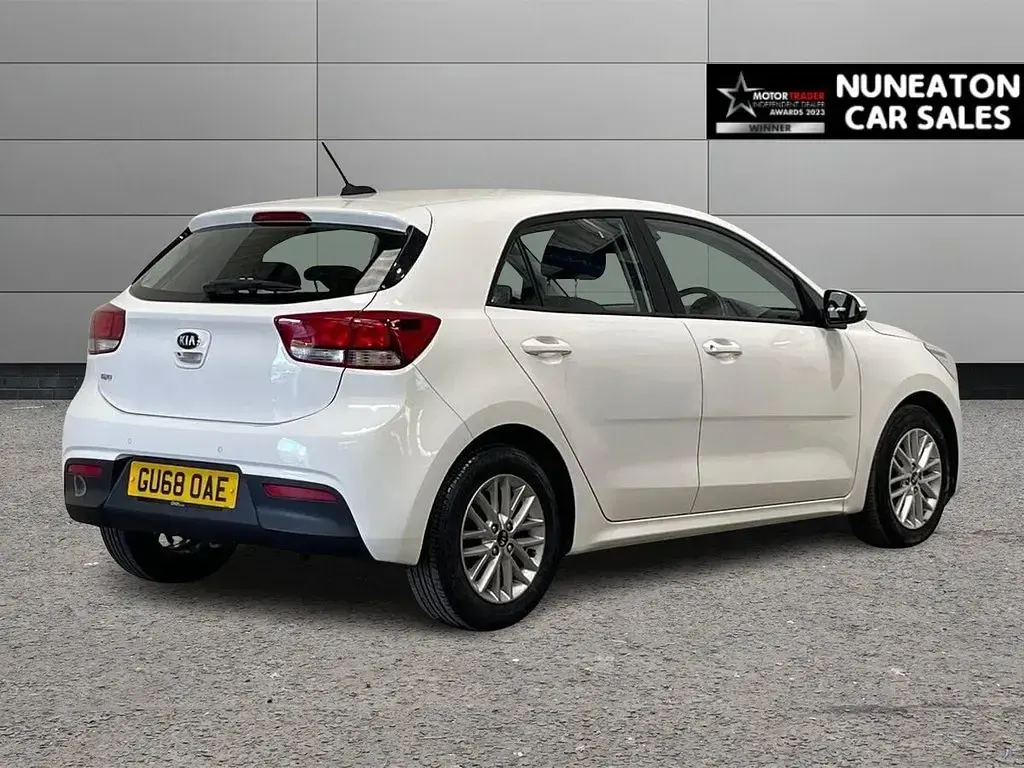 Used Kia Rio 83 HP (61 kW) 2018 White Hatchback