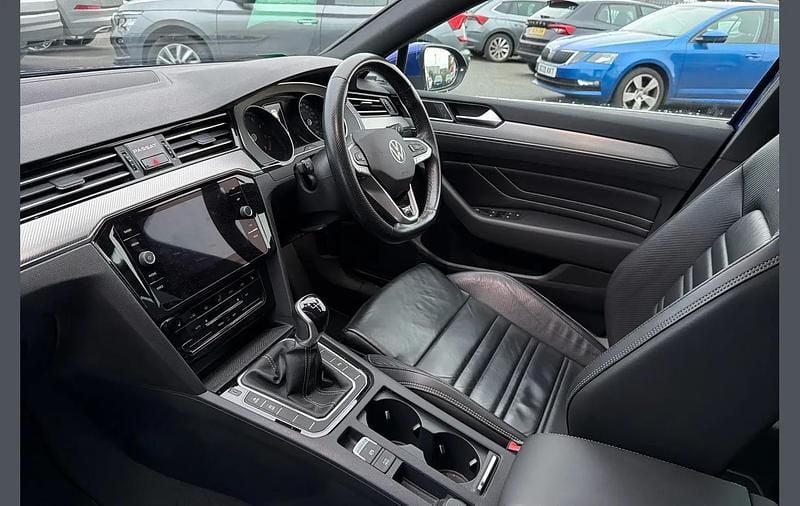 Used VW Passat R-line 150 HP (110 kW) 2022 Blue Estate