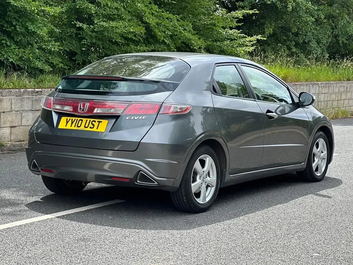Used Honda Civic SE 100 HP (73 kW) 2010 Silver Hatchback