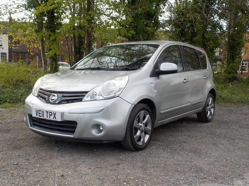 Begagnad Nissan Note N-TEC 90 HK (66 kW) 2011 Silver Halvkombi