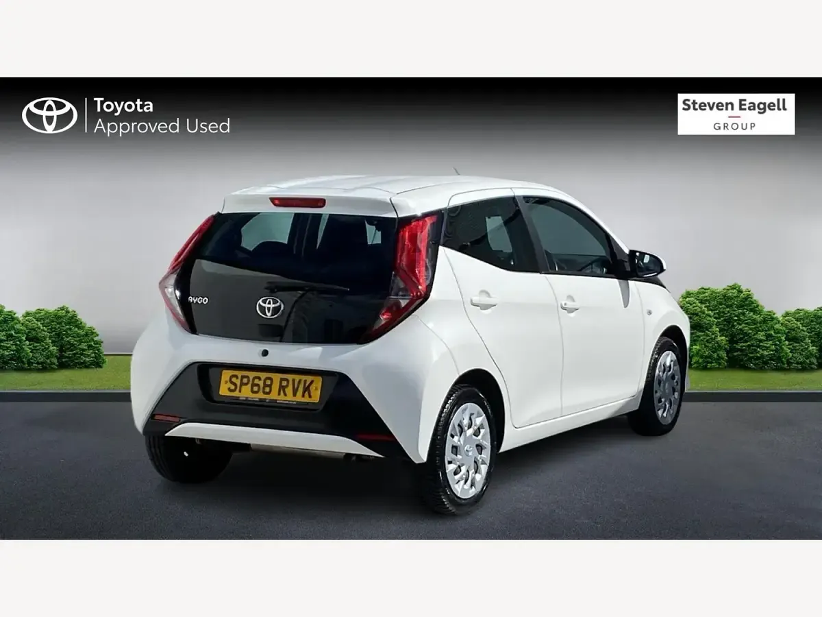 Used Toyota Aygo X-play 2018 White Hatchback